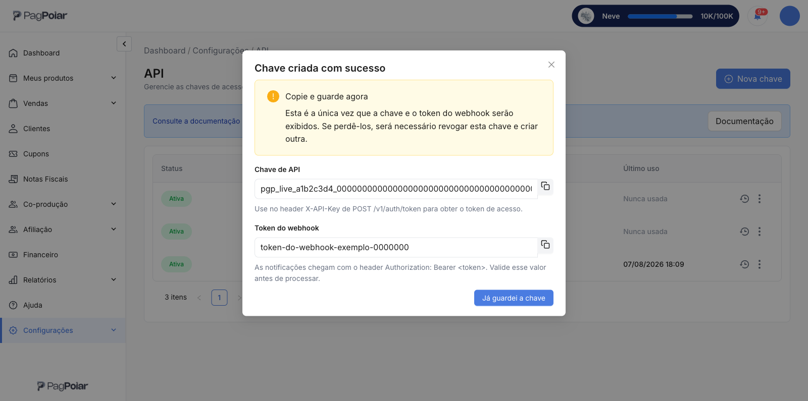 Janela Chave criada com sucesso com o aviso para copiar e guardar agora, o campo Chave de API e o campo Token do webhook, cada um com botão de copiar